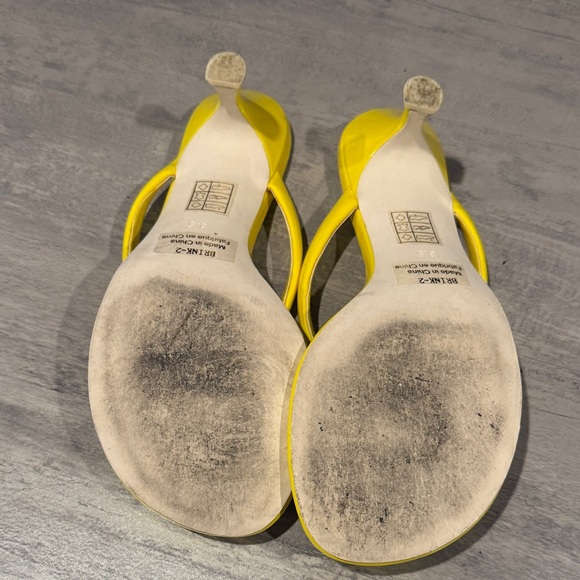Jeffrey Campbell Yellow Patent Thong Sandals - Picture 3 of 4